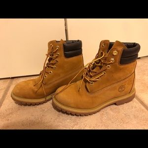 Classic Timberlands size 6